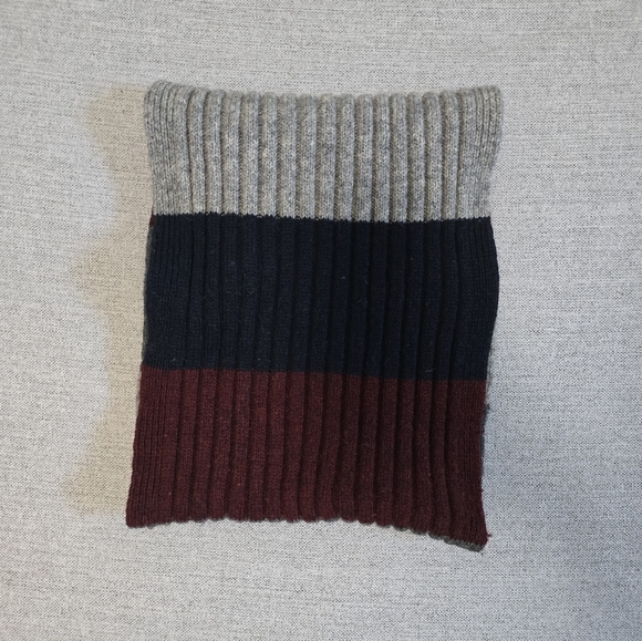 Eddie Bauer gray/red/navy color-block scarf - Picture 4 of 5